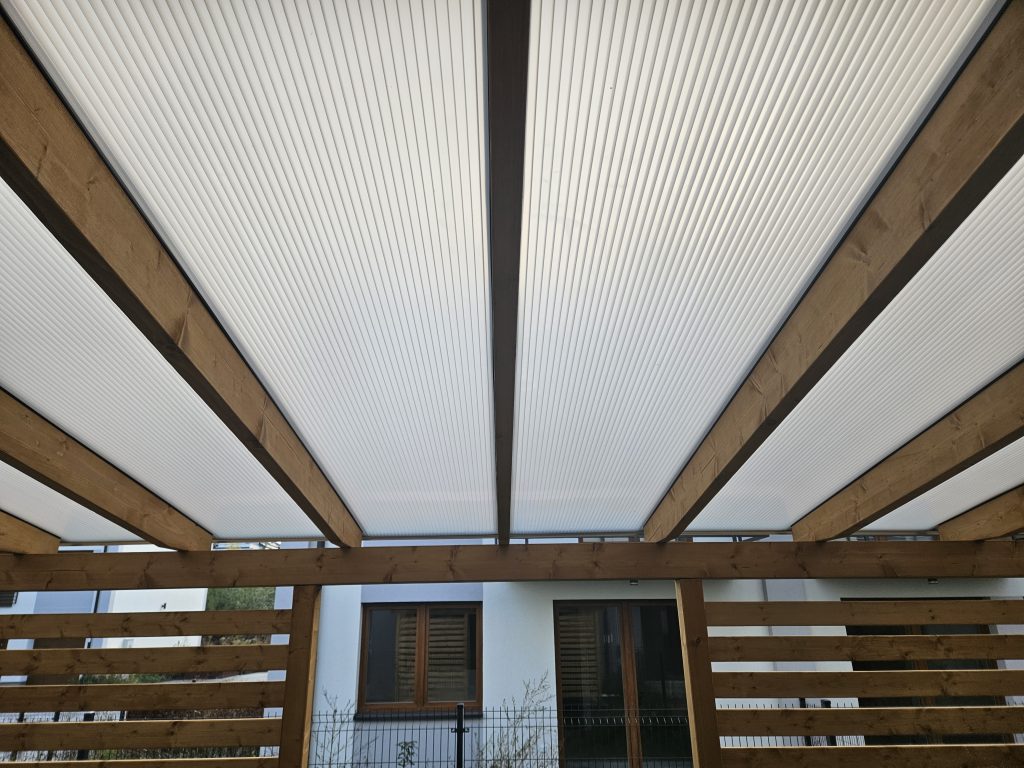 Poliwęglan komorowy mleczny